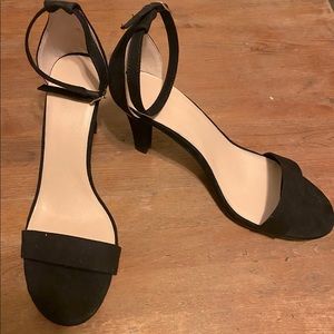 Black - Women Size 10.5 (Euro 42)